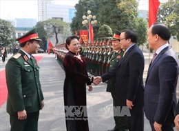Chủ tịch Quốc hội Nguyễn Thị Kim Ngân thăm và làm việc với Bộ Tư lệnh Thủ đô Hà Nội 
